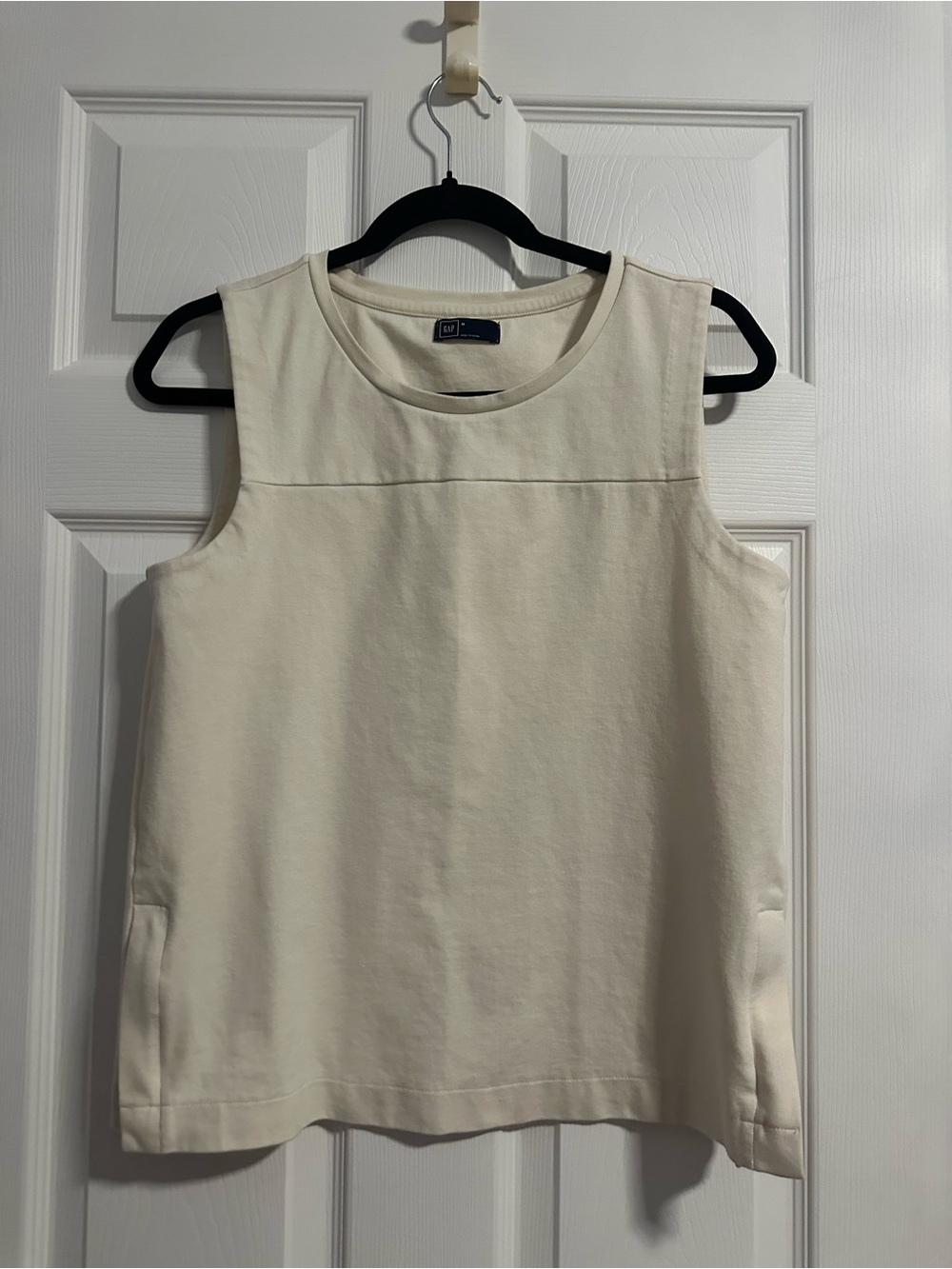 Gap Ivory Sleeveless Shell Top Women’s Size M Classic Minimalist Blouse